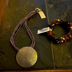 Necklace and bracelet set